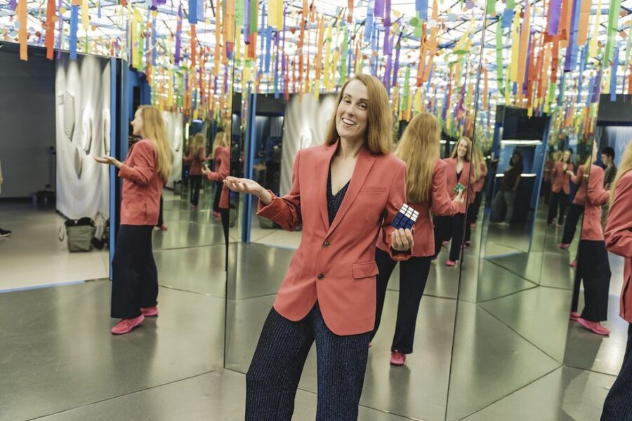 Penn & Teller are giving St. Louis magician Amanda Lindsey her big break